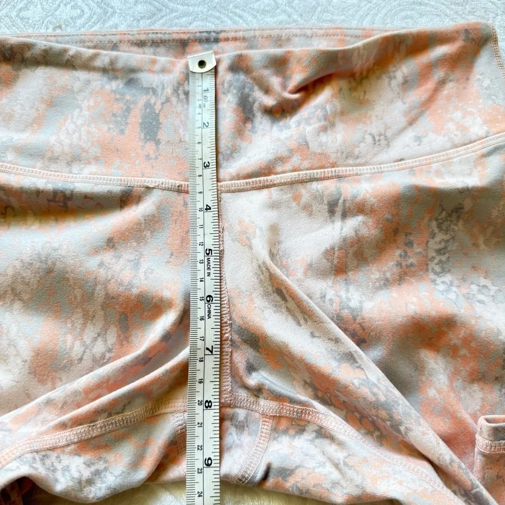 Alo Yoga High Waist Abstract Print Leggings Capri Length